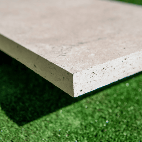 Margelle Travertin 1er choix MIX Beige - 61 x 30,5 x 3 cm - Bord droit - Vieillie -