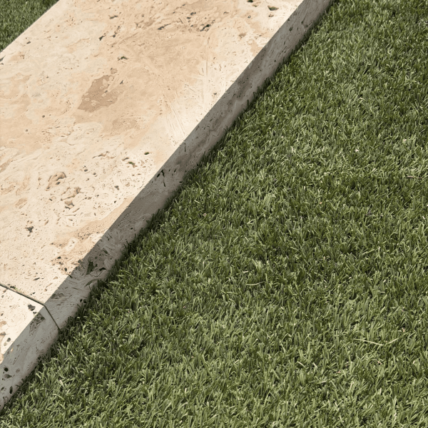 Margelle Travertin Commercial - Beige - Bord droit - 61x 30,5 x 5 cm - Vieillie -