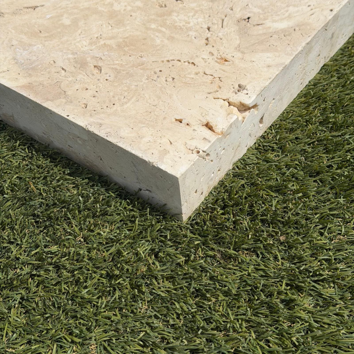 Margelle Travertin Commercial - Beige - Bord droit - 61x 30,5 x 5 cm - Vieillie -