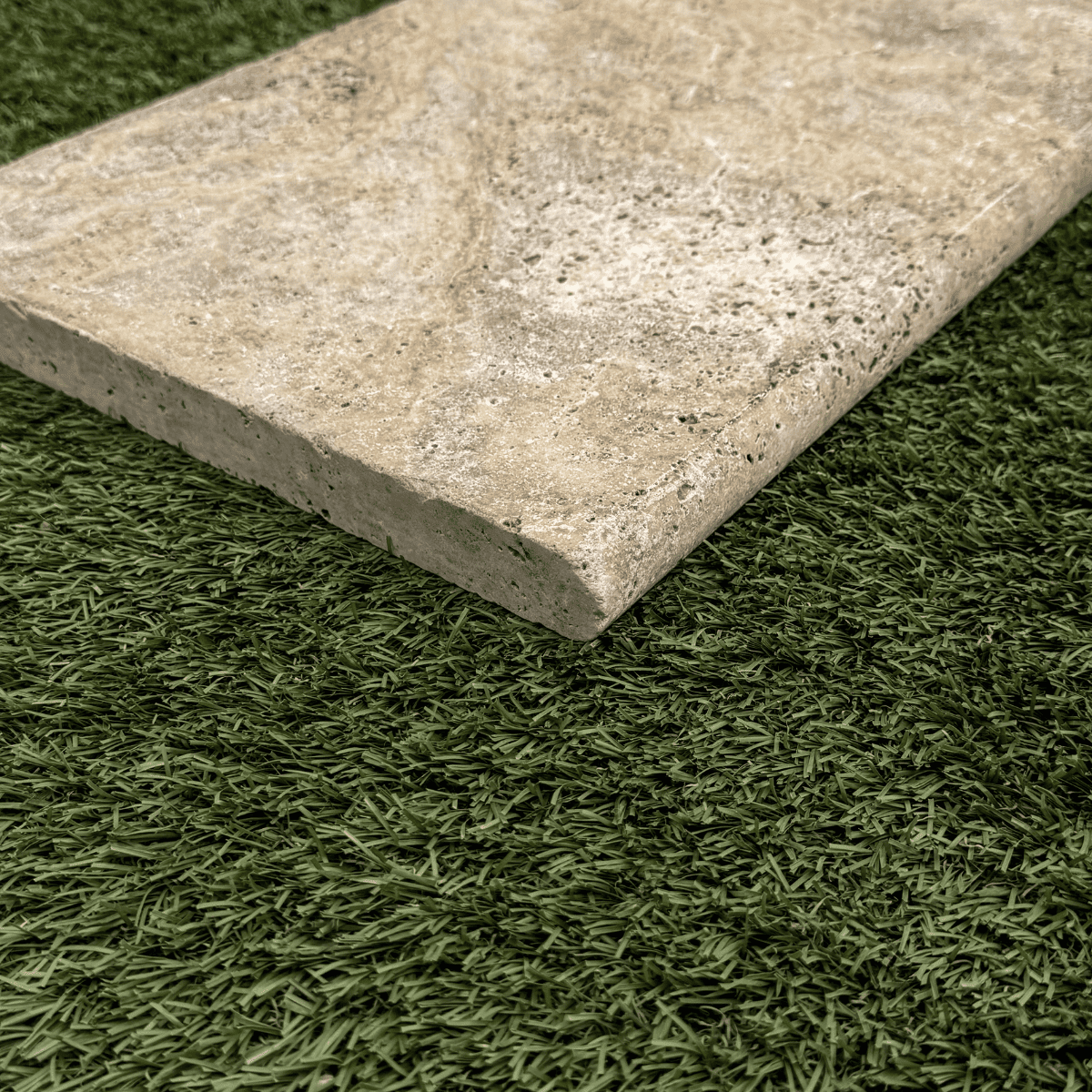 Margelle Travertin Scabos - Bord arrondi - 61 x 33 x 3 cm - Vieillie -