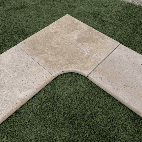 Angle rentrant pour margelle de piscine en travertin Premier Choix Mix Beige 45 x 45 x 3 cm - Bord arrondi -
