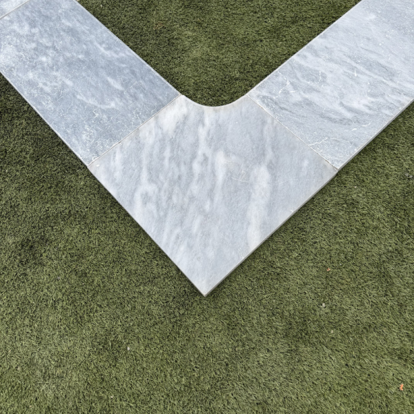 Margelle Bluestone - Angle Rentrant 45/45cm - 3cm - Bord arrondi - Vieillie -