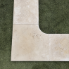 Angle rentrant pour margelle de piscine en travertin Premier Choix Light Mix Beige 45 x 45 x 3 cm - Bord arrondi -
