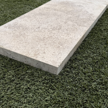 Margelle de piscine en travertin Premier Choix Mix Beige 61 x 30,5 x 3 cm - Bord droit -