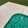 Angle rentrant pour margelle de piscine en travertin Premier Choix Light Mix Beige 45 x 45 x 3 cm - Bord arrondi -