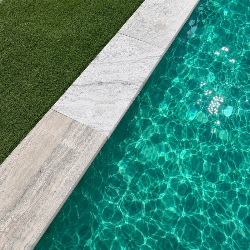 Margelle de piscine en travertin Silver 61 x 30,5 x 3 cm - Bord droit -