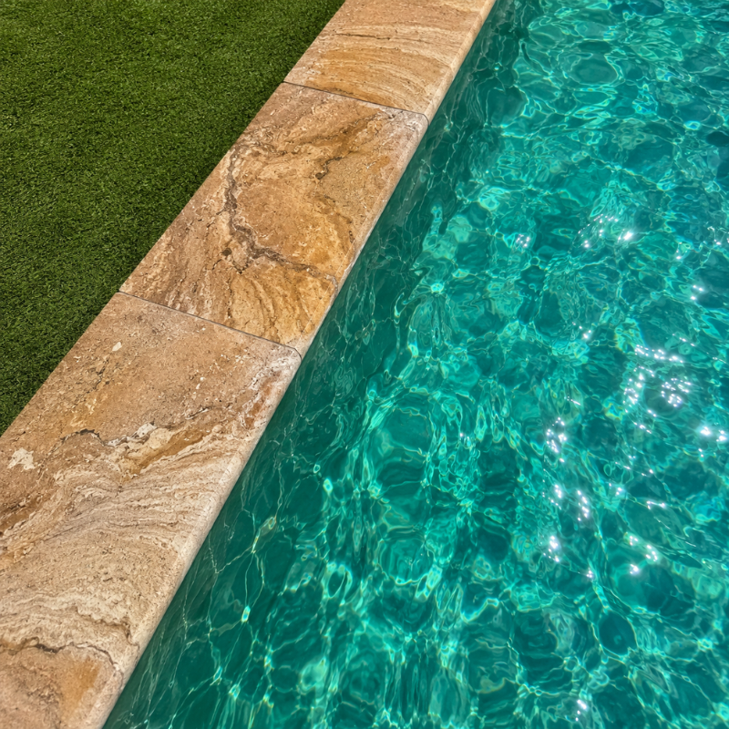 Margelle de piscine en travertin Léonardo 61 x 33 x 3 cm - Bord arrondi -