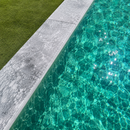 Margelle de piscine en pierre naturelle Darkstone 61 x 30,5 x 3 cm - Bord droit -