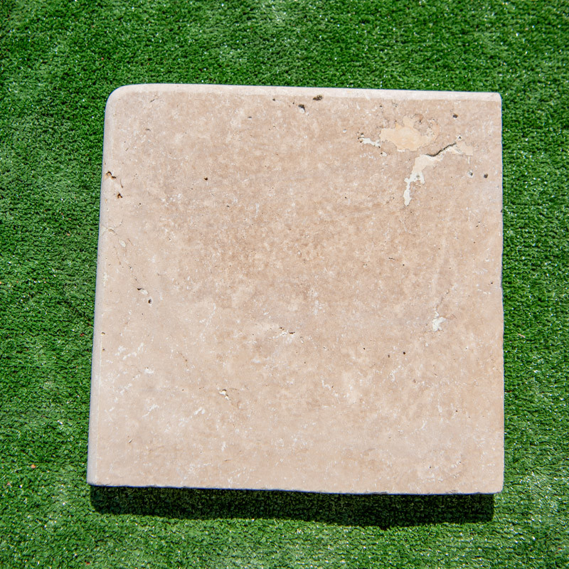 Angle sortant pour marche en travertin Premier Choix Light Mix Beige 33 x 33 x 3 cm - Bord arrondi -