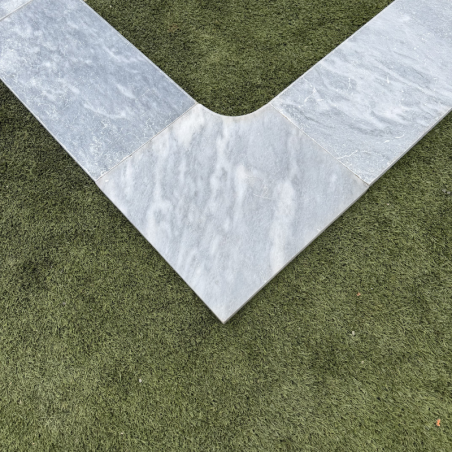 Angle rentrant pour marche en pierre naturelle Bluestone 45 x 45 x 3 cm - Bord arrondi -