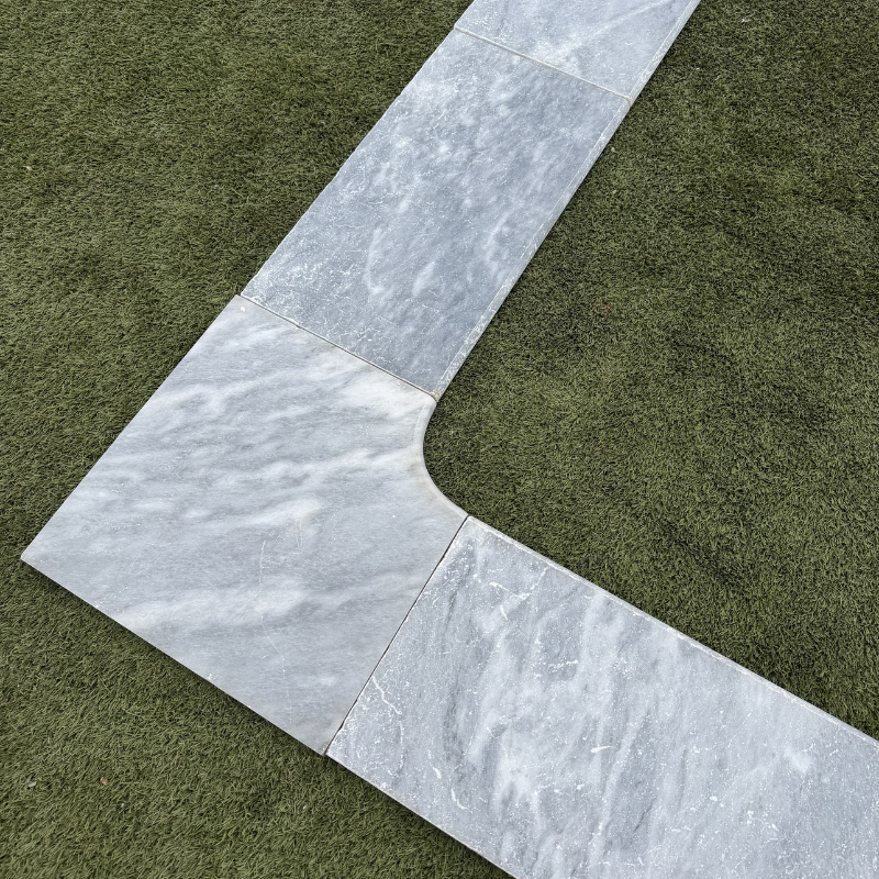 Angle rentrant pour marche en pierre naturelle Bluestone 45 x 45 x 3 cm - Bord arrondi -