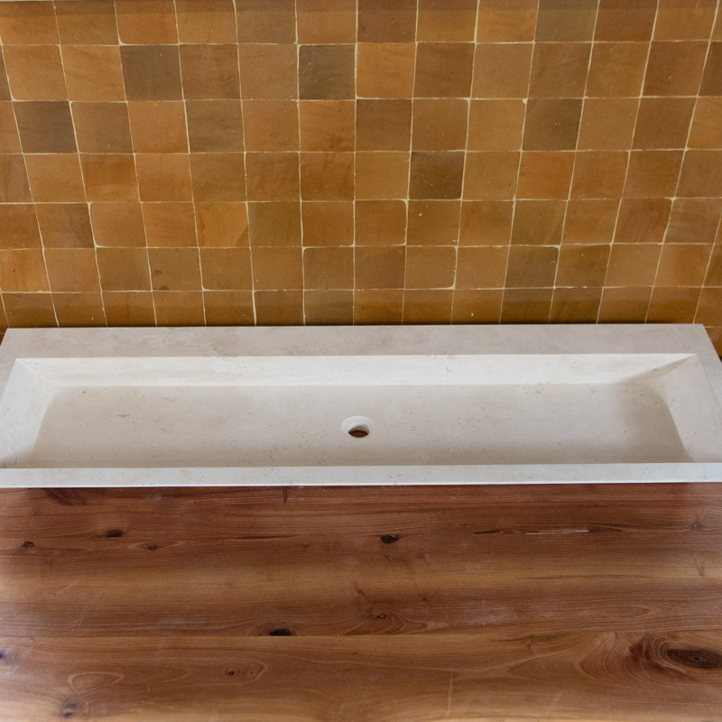 Vasque Travertin Beige - 140 x 45 cm - Bord biseauté - Hauteur 10cm - Lisse -