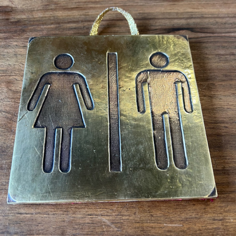 Plaque Décorative Artisanale - Laiton - WC Mixte - 12/12cm -