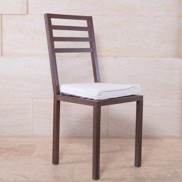 Chaise en métal - Design -