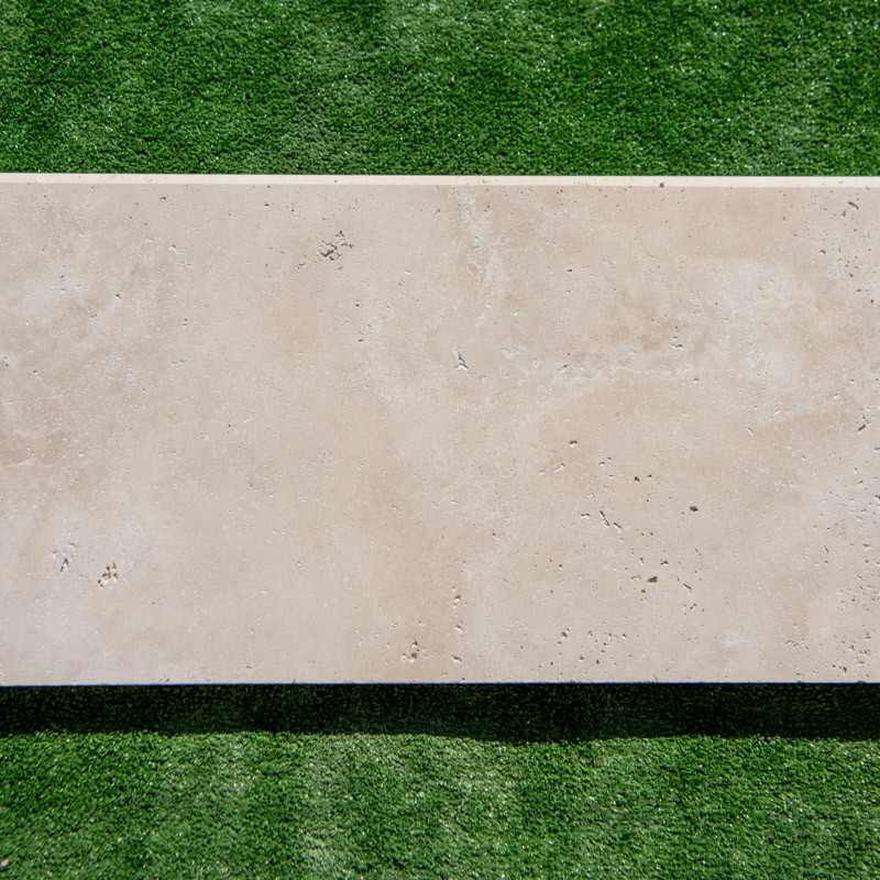 Margelle Travertin Premier choix light mix - Beige - Bord arrondi - 61 x 33 x 5 cm - Vieillie -
