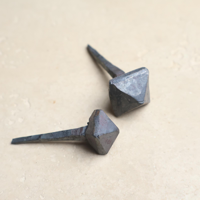 Clou Artisanal Pyramide - Fer Forgé - Disponible en 2 tailles -