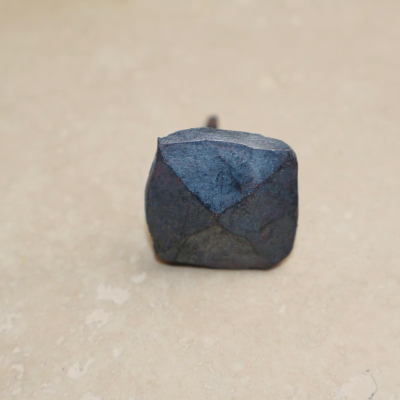 Clou Artisanal Pyramide - Fer Forgé - Disponible en 2 tailles -