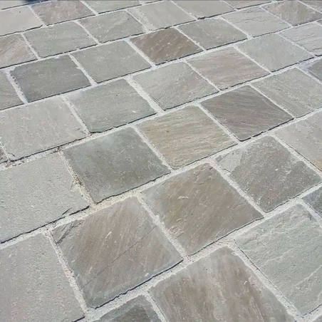 Pavé Grès Kandla - Gris - 14 x 14 cm - Epaisseur 2,5cm - Clivée - Pavé Grès Kandla - Gris - 14 x 14 cm - Epaisseur 2,5cm - Clivée -
