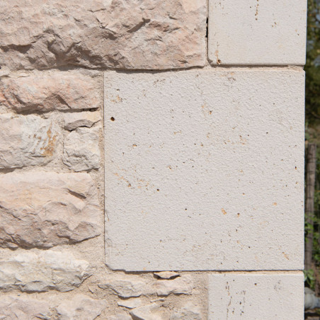 Tête de Mur Calcaire Blanc - 40/40/19,5cm - Bouchardée 3 faces -