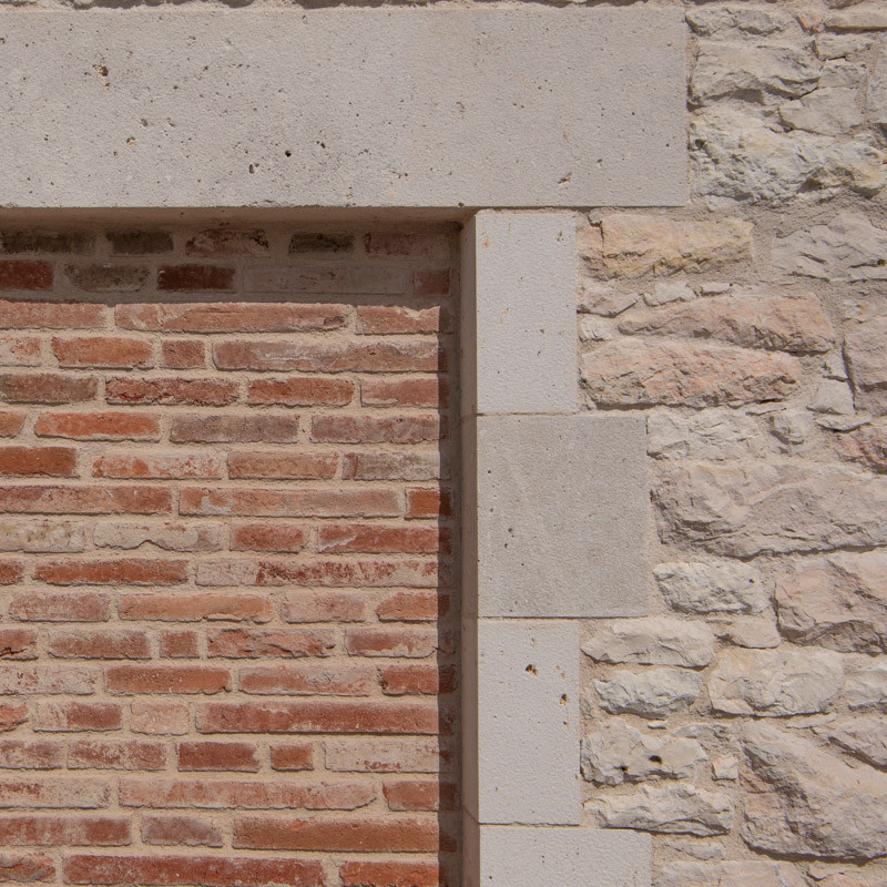 Linteaux Calcaire Blanc - 30/20cm - 1m60 - Bouchardée 2 faces -