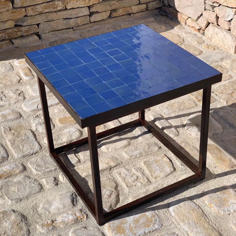 table basse en zellige bleu median motif carré