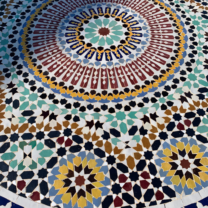 Table zellige – L’artisanat marocain au cœur de votre salon