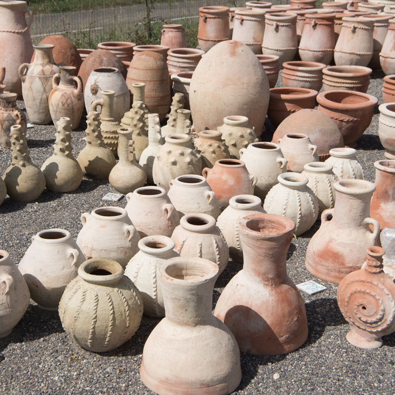 stock magasin de poterie