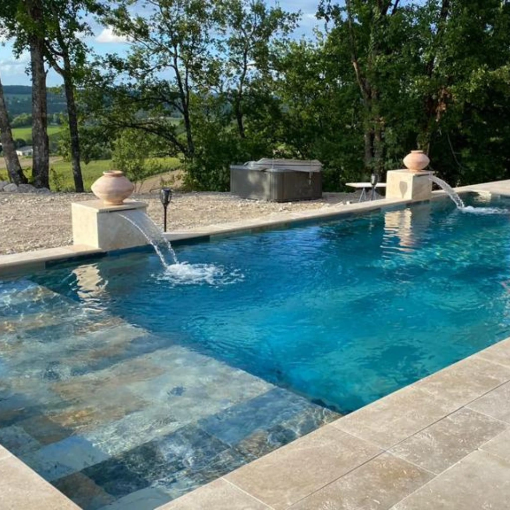 Carrelage Pierre de Bali pour Piscine : Meilleur Rapport Qualité/ Prix, Pose Facile et Entretien Durable