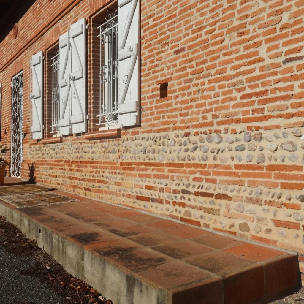 Article de blog Fer & Pierre – Muret extérieur en terre cuite