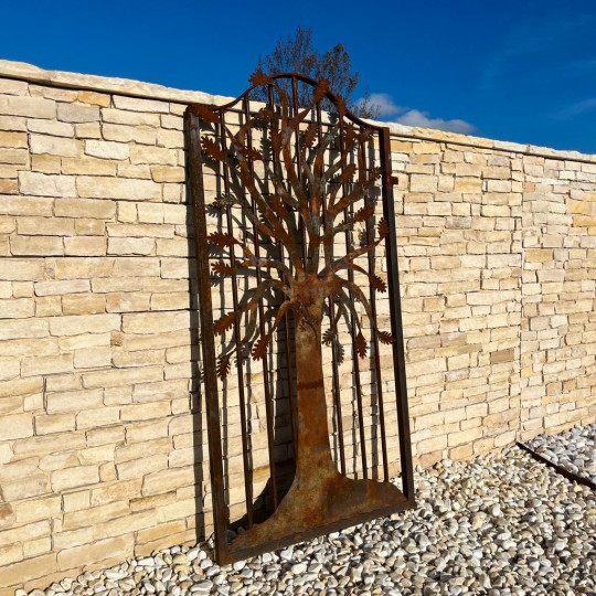 Portillon en fer forgé avec motif arbre découpé au laser – Fer & Pierre